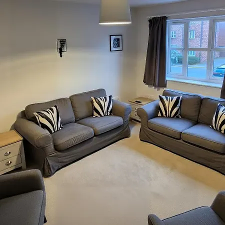 4-bedroom Contractor House Sleeps 9 With Parking