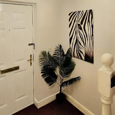 4-bedroom Contractor House Sleeps 9 With Parking *
