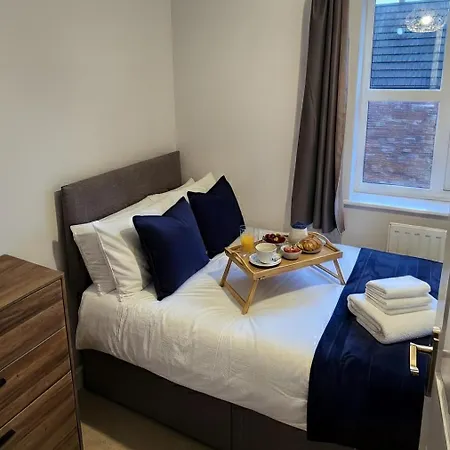 Nyaraló 4br Contractor House Sleeps 9 Parking