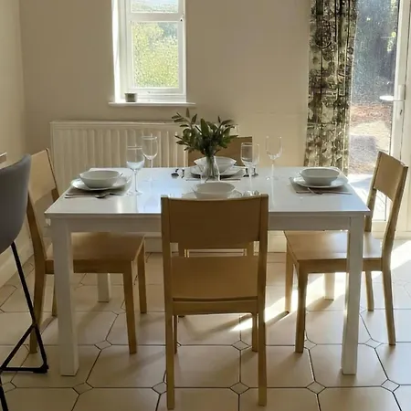 4br Contractor House Sleeps 9 Parking Nyaraló