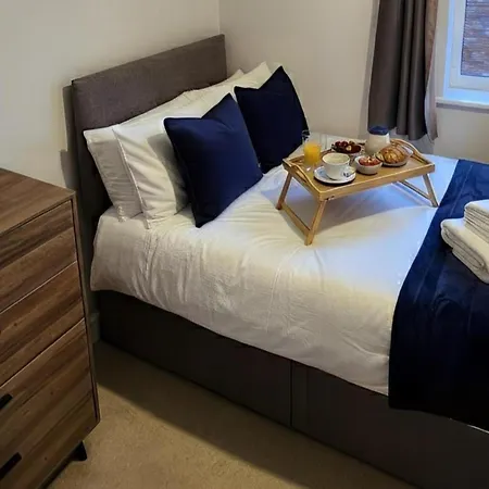 4-bedroom Contractor House Sleeps 9 With Parking